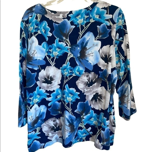 Alfred Dunner Floral Embellished Top. Size Medium - Picture 4 of 5